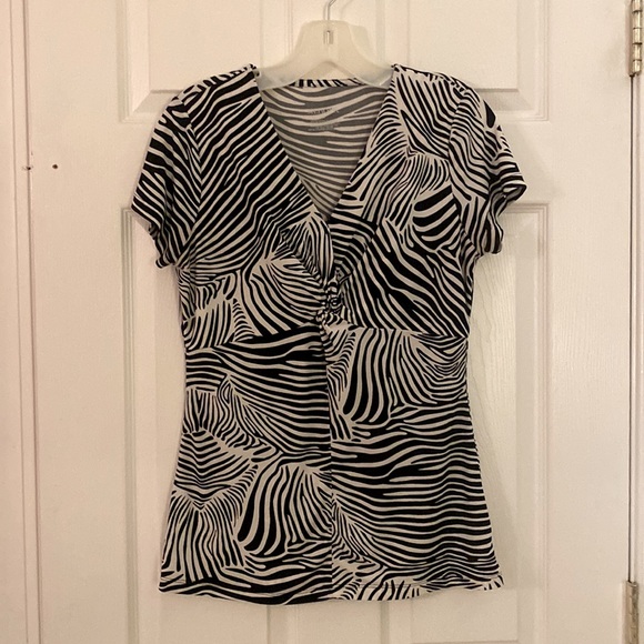 Like NEW Merona Zebra print shirt with knot front. Size M - Picture 1 of 3